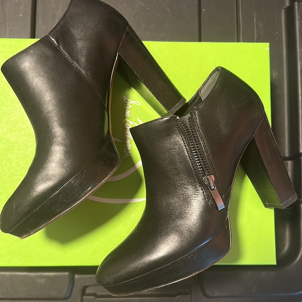 Franco Sarto black booties size 7 good conditions.